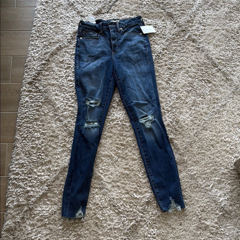 Good American Blue Skinny Jeans with Distressed Knees and Frayed Hem